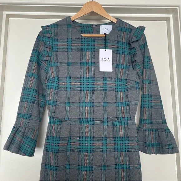 HOST PICK⭐️L.A brand J.O.A ✨Plaid Dress-Grey/Green-ruffles-3/4 sleeves 🖤💚 - Picture 3 of 9